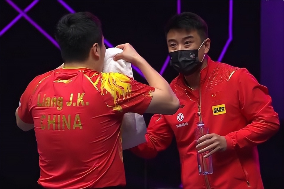 英格兰队完胜韩国队，王皓状态火热