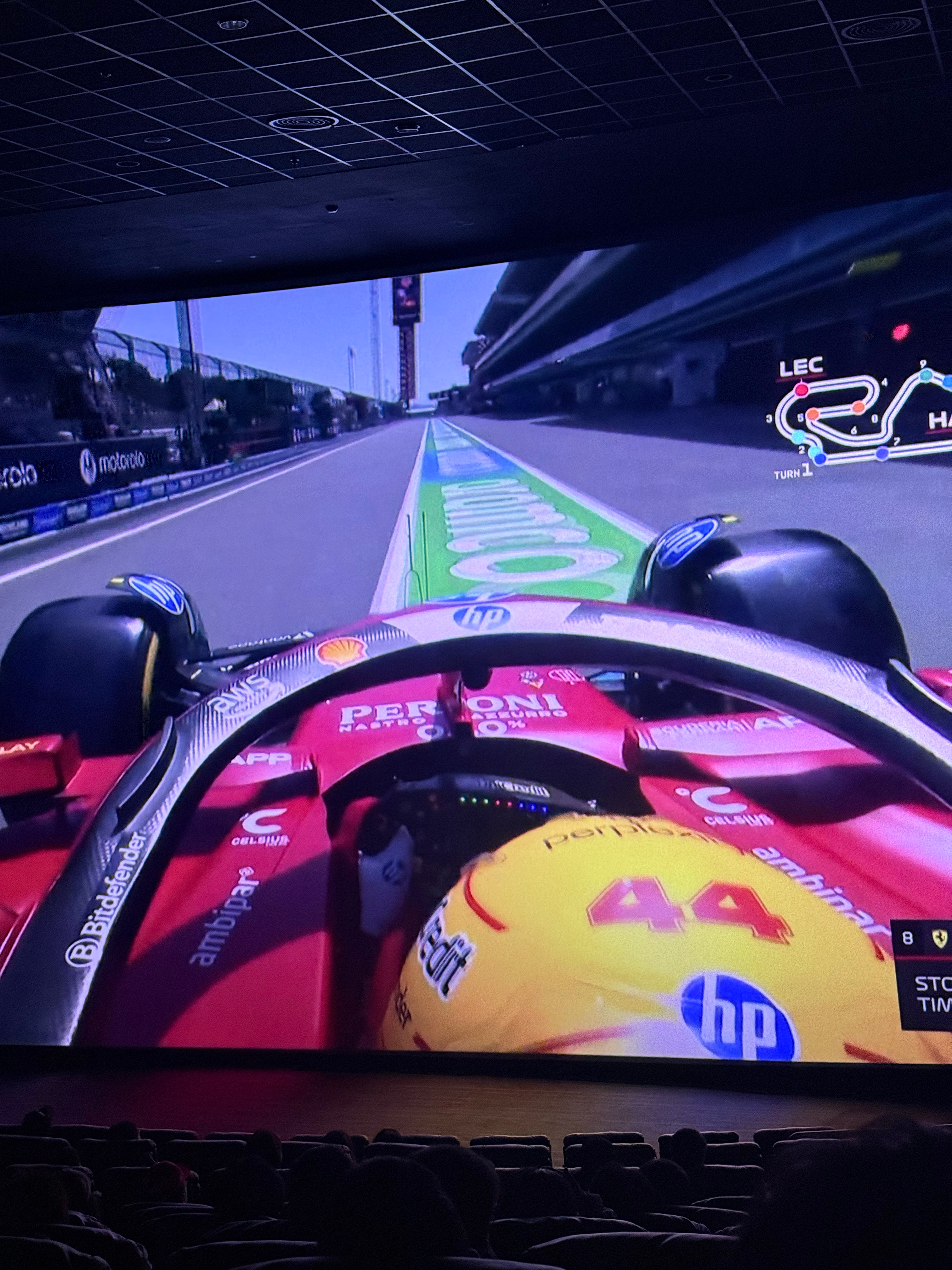 梅赛德斯轻取哈斯车队，皮亚斯特里点燃赛场