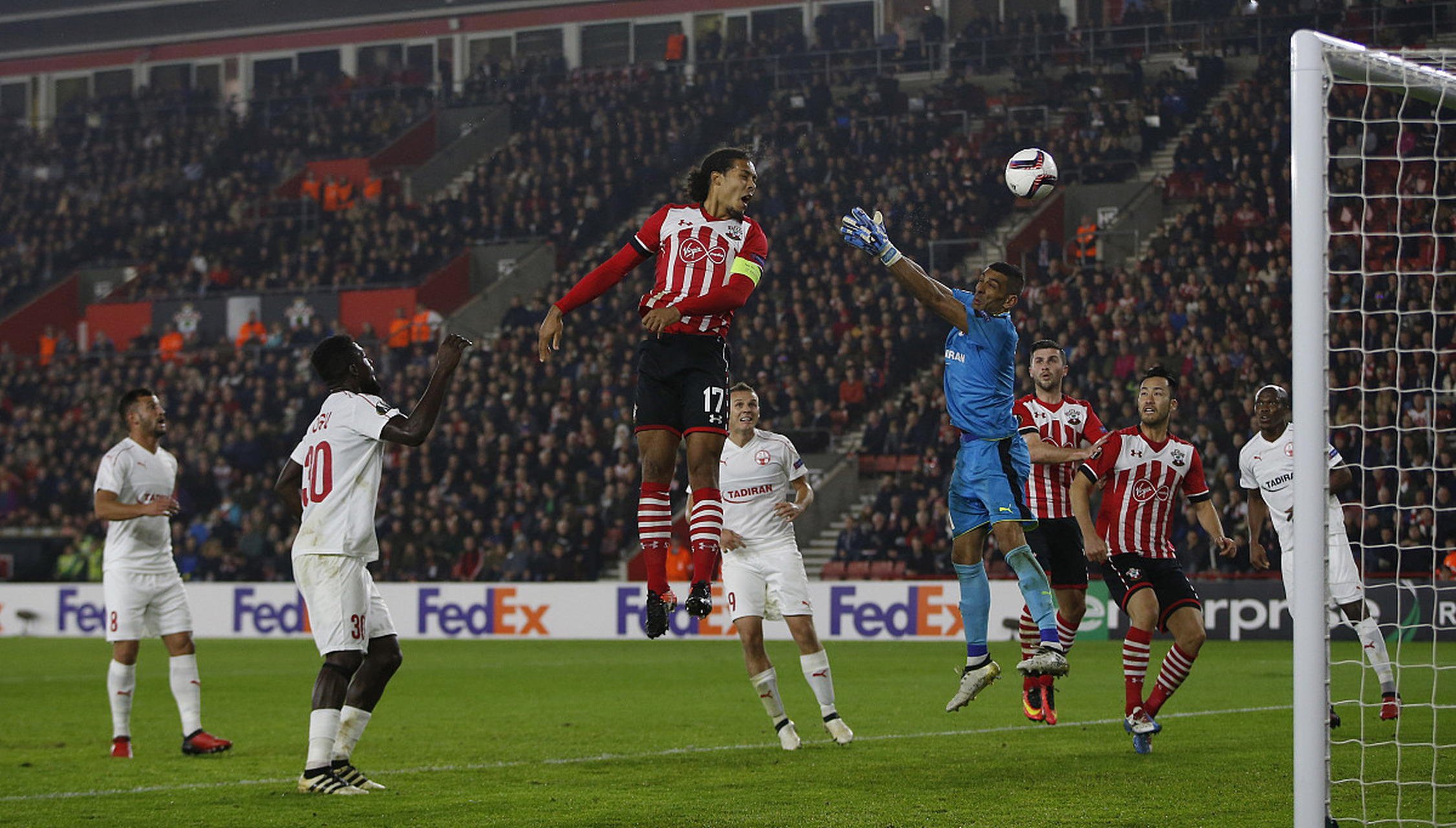 塞维利亚翻盘莱比锡红牛，伊布状态火热