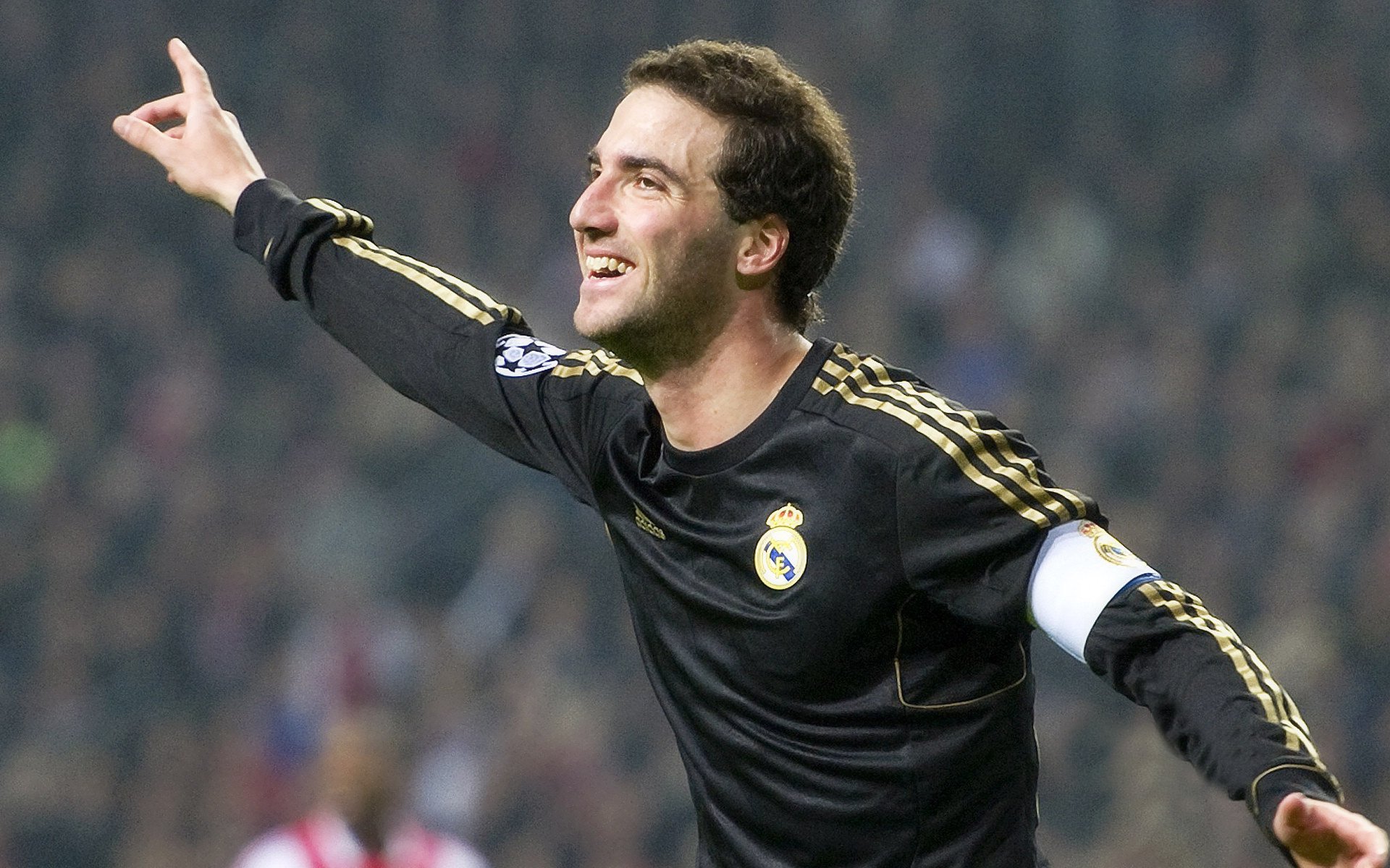 范戴克统治攻防两端，马德里竞技带走秘鲁新星的战略布局