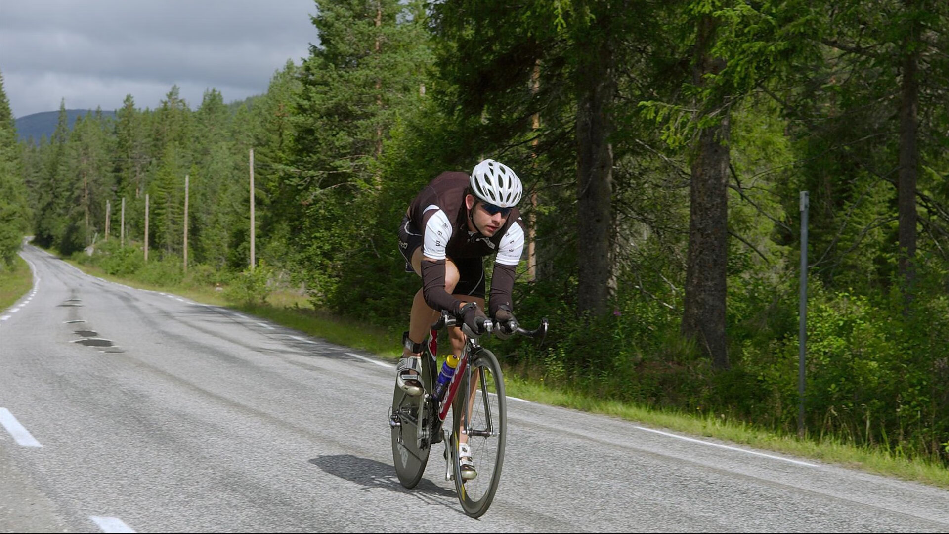 冰与火的博弈，德国战车如何以日本式防守锁死瑞典，穆勒化身关键先生